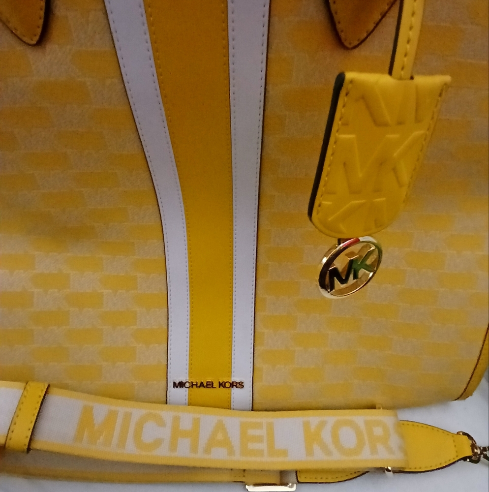 Fabulous Michael Kors Mirella Tote - Picture 6 of 14